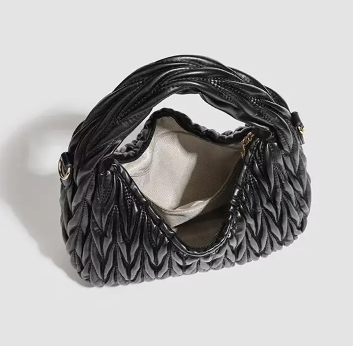 Sac à main tendance pour femme, design à pompons, sac d'épaule haut de gamme, sac sous le bras grande capacité, sac pour femme