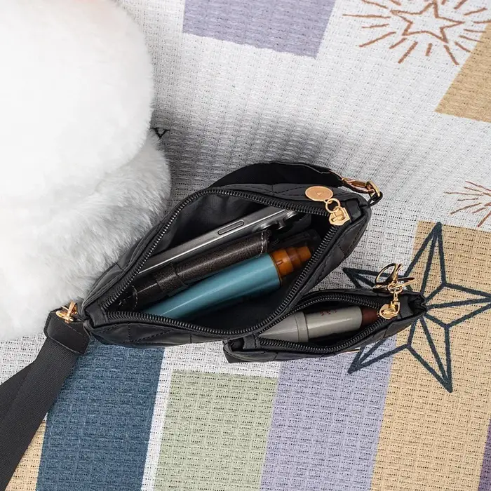 Sac à bandoulière pour femme de couleur unie avec un sentiment de design