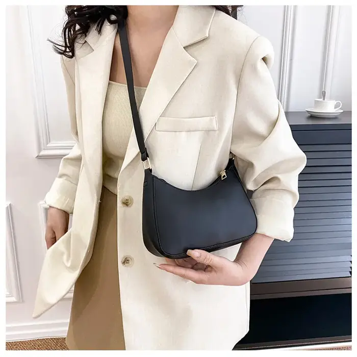 Sac à main de couleur unie à la mode et tendance