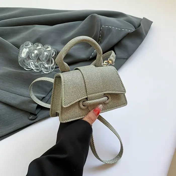 Sac à main mini tissé élégant pour femme, sac bandoulière structuré avec poignée supérieure et sangl