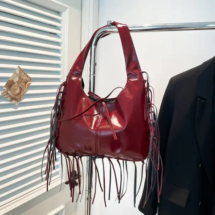 Mode gland sac à bandoulière femmes argent noir sac en cuir souple grande capacité sous les bras fou