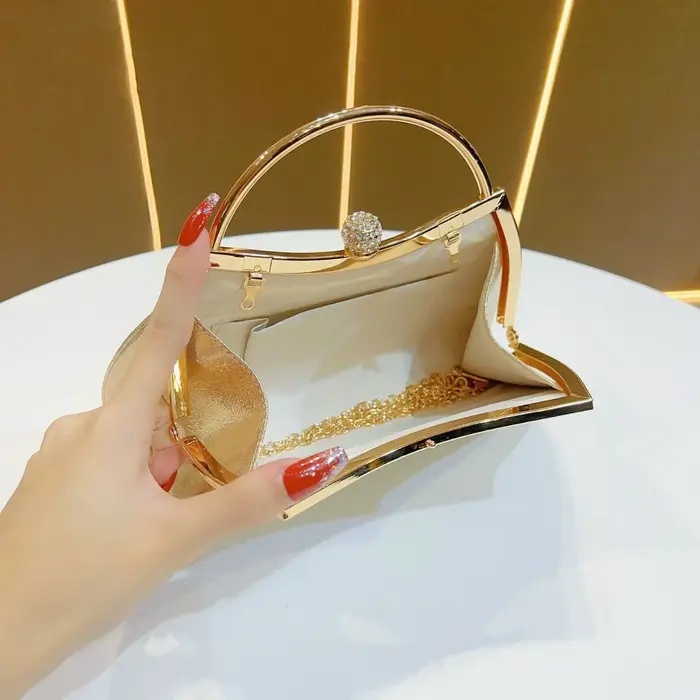 Sac à main de soirée brillant couleur champagne avec grande poignée supérieure en anneau doré