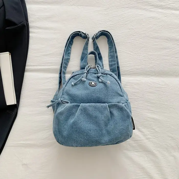 Mini sac à dos en denim décontracté – Sac à dos de tous les jours pour femmes, sac à dos tendance, compact et léger pour un style de rue sans effort
