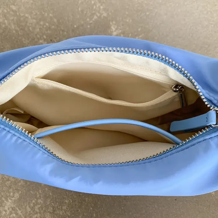 Sac à main baguette minimaliste en nylon