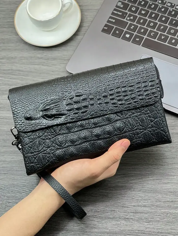 Pochette motif Crocodile à la mode