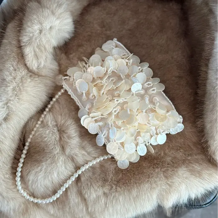 Pochette en perles de coquillage
