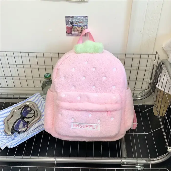 Sacs à dos classiques en peluche couleur unie motif fraise pour femmes 2026 – Grande capacité avec poche intérieure zippée – Vente chaude