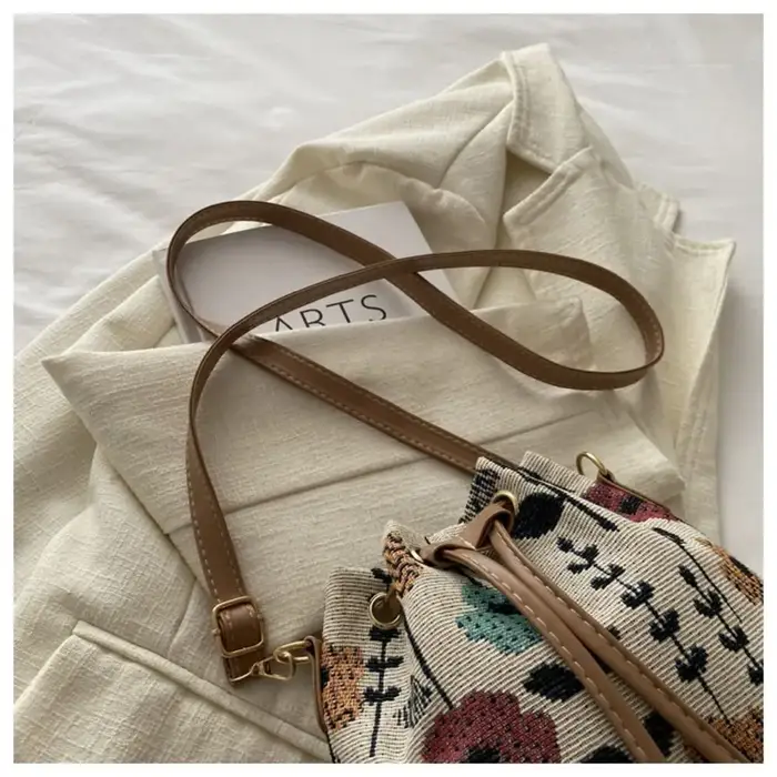 Sac seau en tissu de lin à motif floral