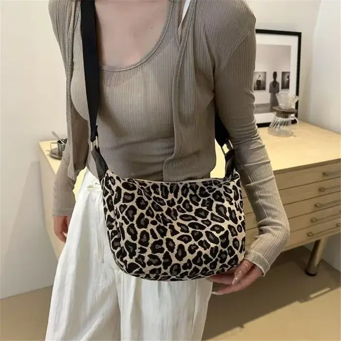 Sac à bandoulière imprimé léopard pour femmes, petit sac à main élégant et Durable en Nylon avec lar