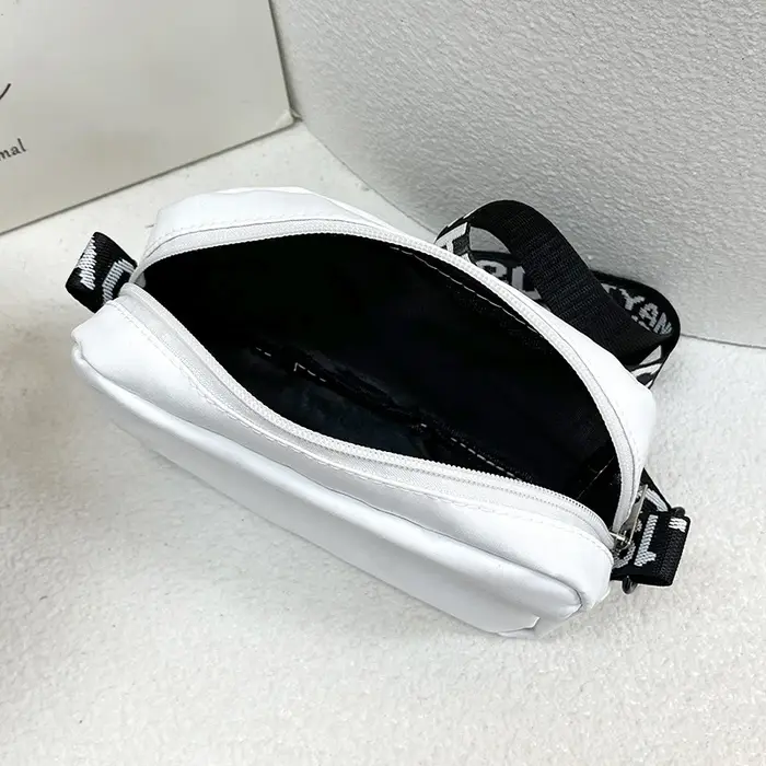 Sac à bandoulière noir et blanc