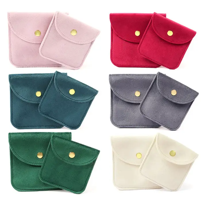 Petite pochette à bijoux en velours avec bouton pression