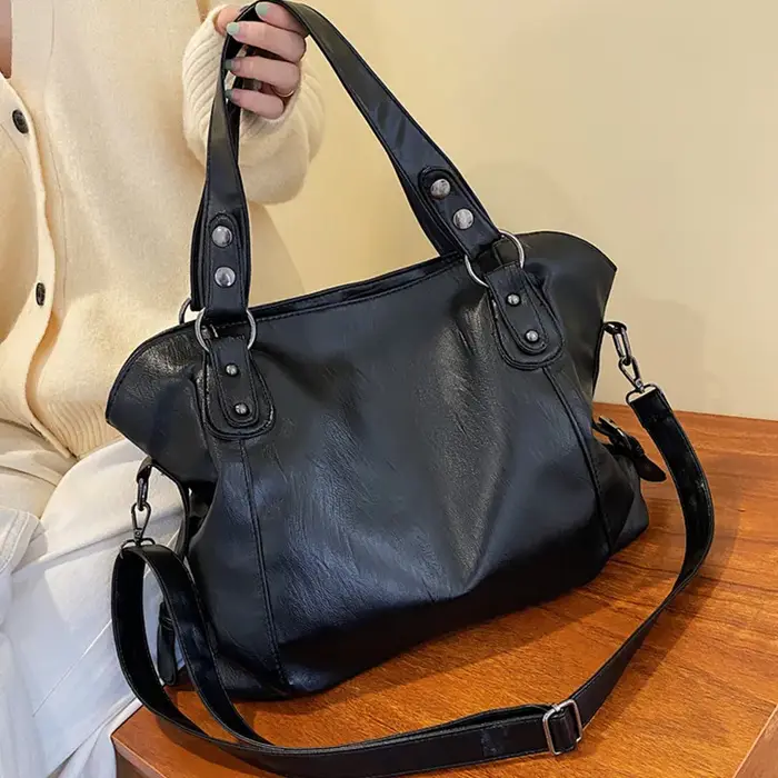 Grands sacs à bandoulière noirs pour femmes
