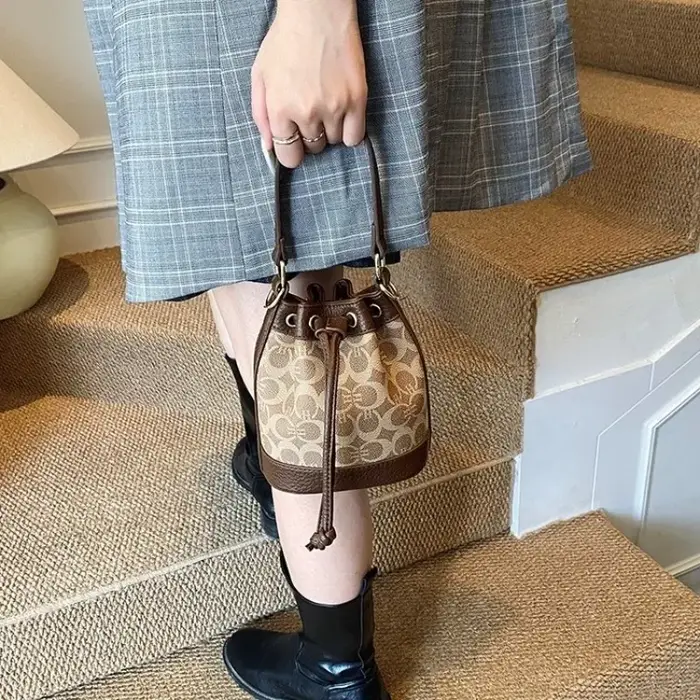 Sac à bandoulière chic en cuir pour femme
