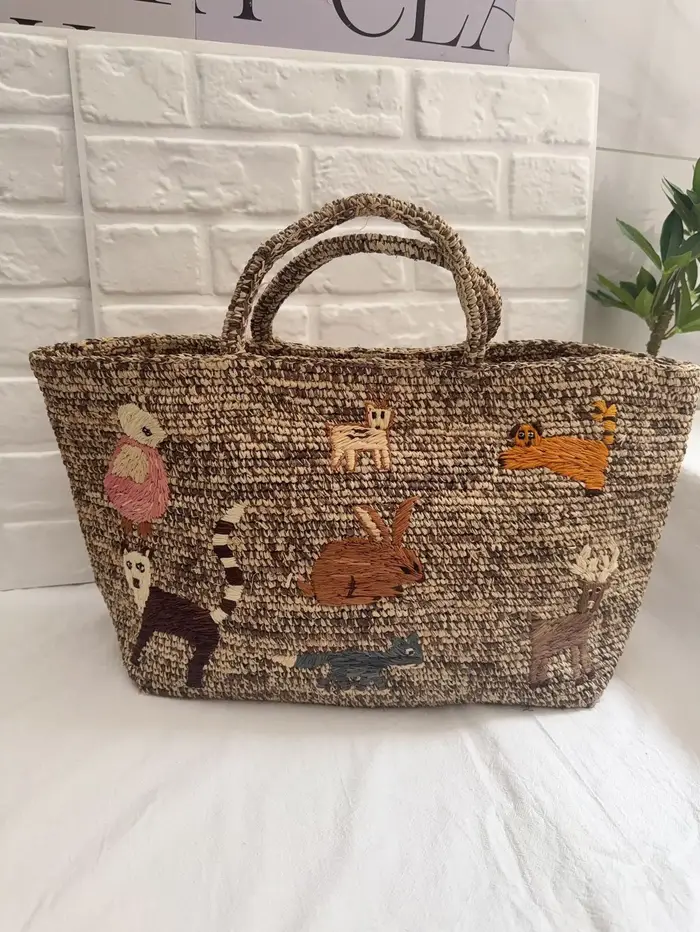 Sac fourre-tout en raphia fait main avec broderie