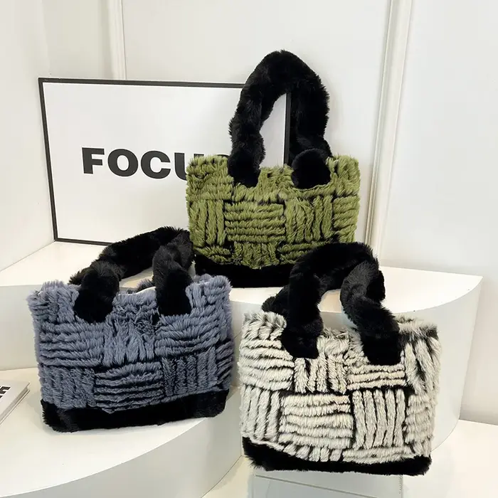 2025 hiver Sac fourre-tout en peluche concepteur fausse fourrure tissé Sac à main Simple sac de trajet grande capacité moelleux Sac à bandoulière marque Sac A Mai
