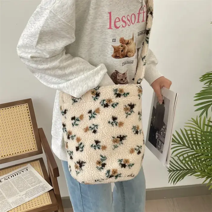 Sac messager vintage en fausse laine d'agneau pour femme