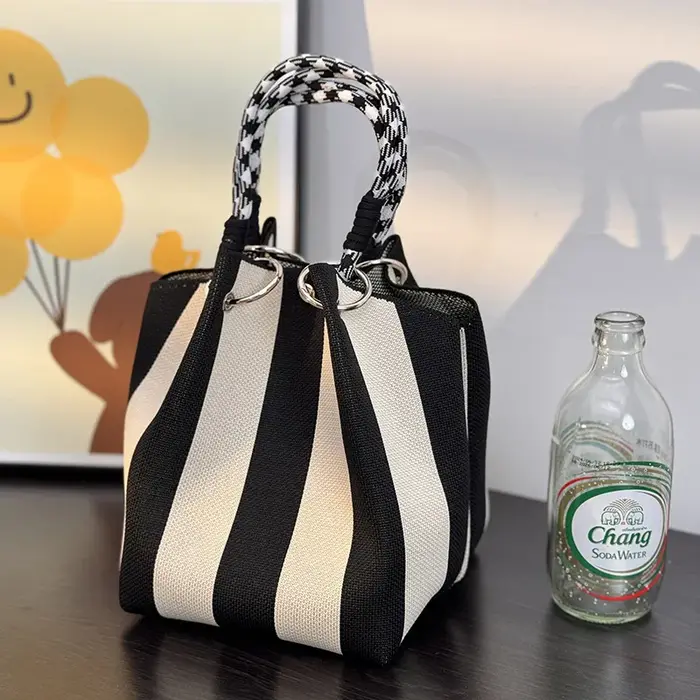 Sac tricoté en trois dimensions