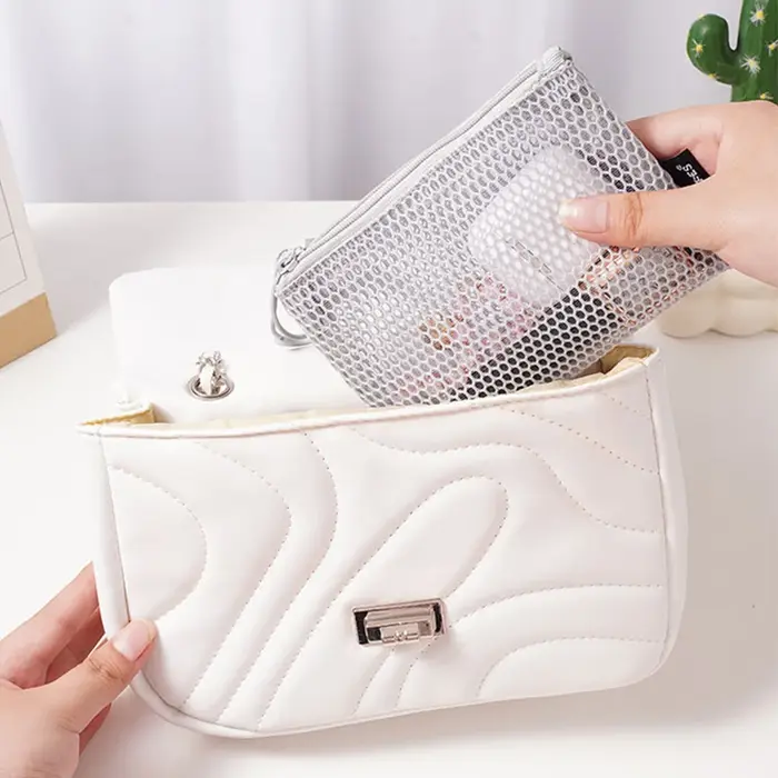 Pochette en maille pour sac à main