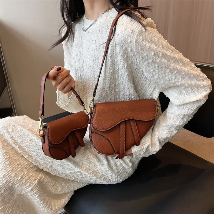 Nouveaux sacs de selle au Design solide