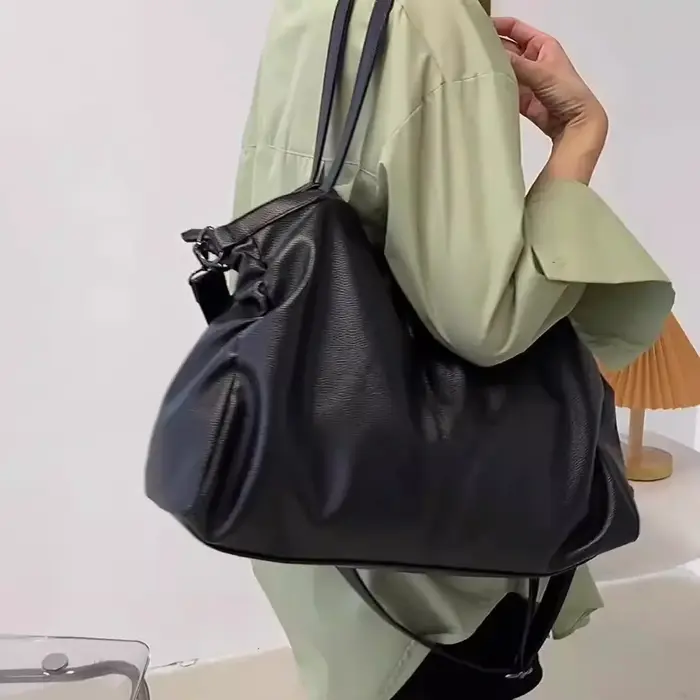 Grands sacs fourre-tout noirs pour femmes