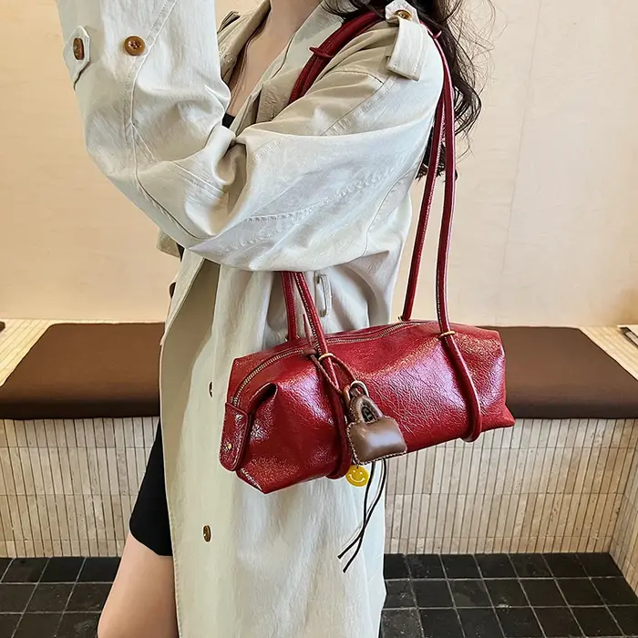 Sac à bandoulière cylindrique en similicuir froissé pour femme