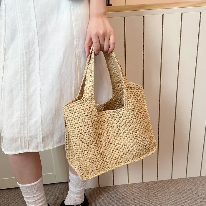 Sac fourre-tout cubique en raphia tressé français