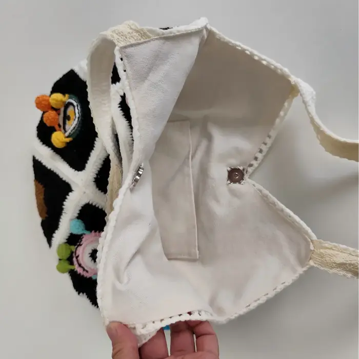 Sac à bandoulière en Crochet fait à la main avec fleur de monstre aux grands yeux