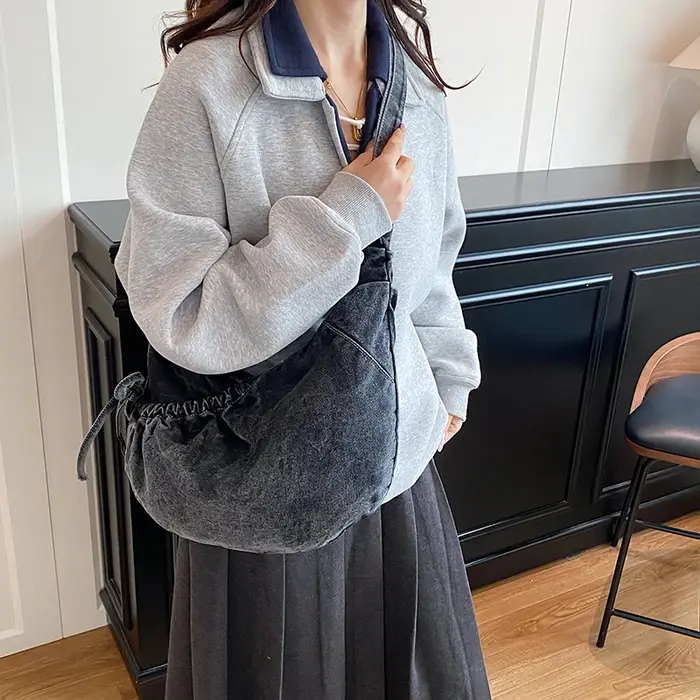 Sac hobo en jean délavé pour femme