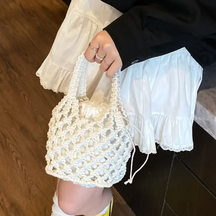 Sac seau mini tendance en tricot ajouré