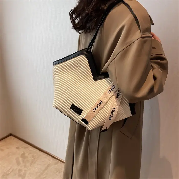 Sac fourre-tout grande capacité pour femme – Nouvelle collection été – Sac à bandoulière tendance pour le travail et les cours – Style urbain en PU – Vente flash de la saison