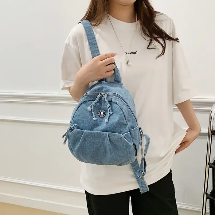 Mini sac à dos en denim décontracté – Sac à dos de tous les jours pour femmes, sac à dos tendance, compact et léger pour un style de rue sans effort
