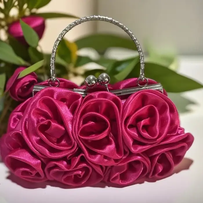 Pochette à fleurs en Satin