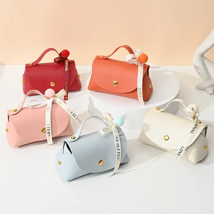 Sacs cadeaux en cuir pour invités de mariage
