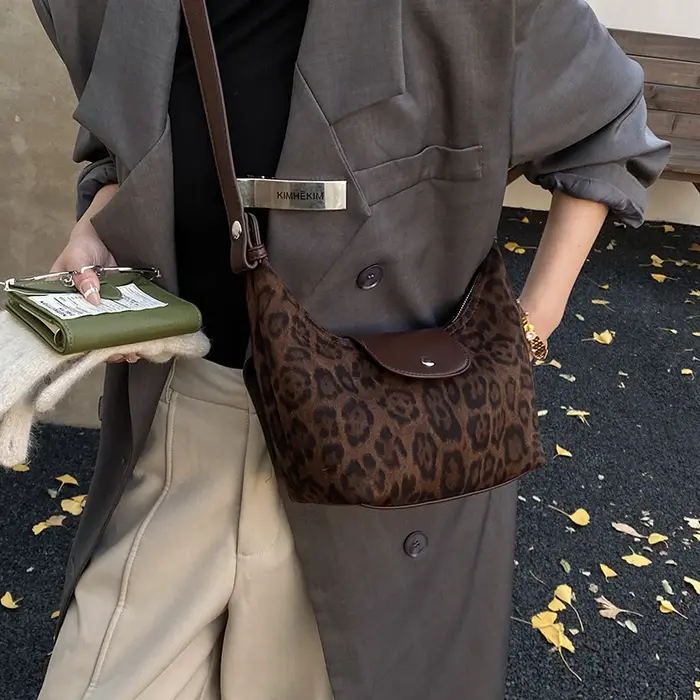 Sac à main vintage en daim