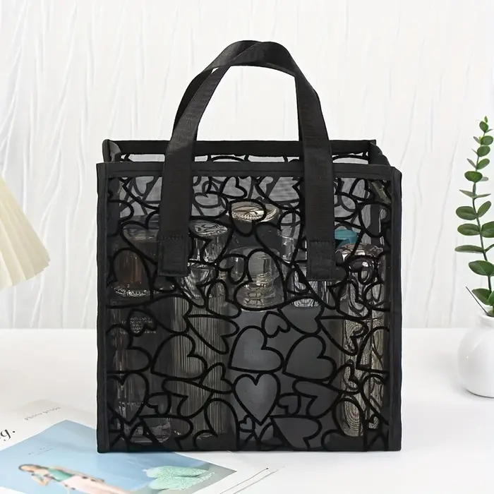 Sac fourre-tout à motif cœur en maille noire – léger et respirant pour les voyages et la plage avec doubles poignées