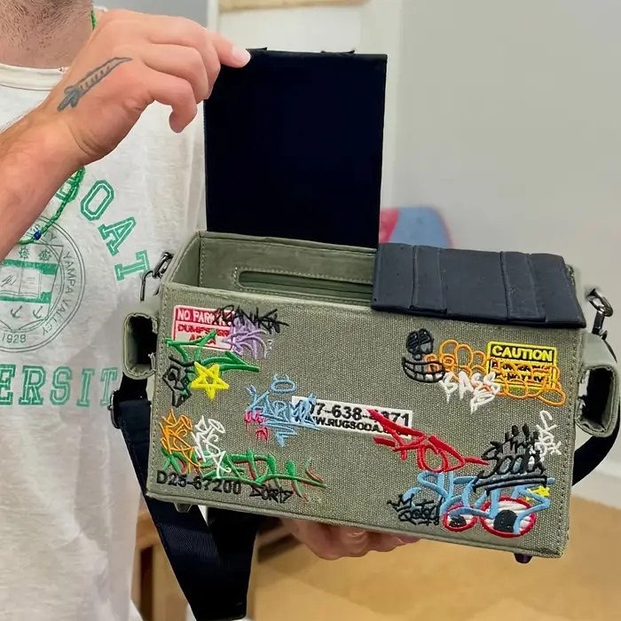 Sac à bandoulière à thème Anime avec broderie graffiti 3D