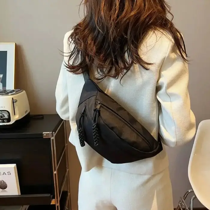 Sac de poitrine demi-lune pour femme