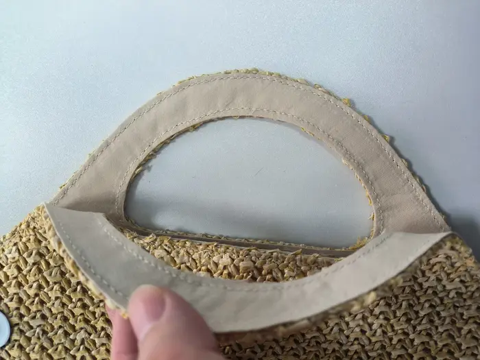Sac en paille de raphia tressé en forme de poisson
