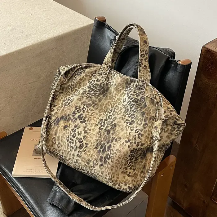 Sac fourre-tout à motif léopard