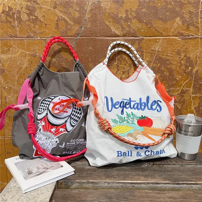 Sac à main brodé pour femme