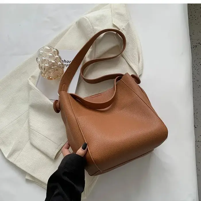 Nouveau sac seau en cuir marron CEEKAY 2026, sac fourre-tout minimaliste à bandoulière avec poignée,