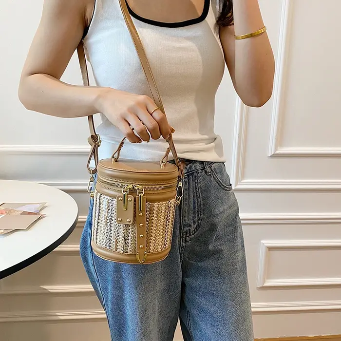 Petits sacs à bandoulière en paille d'été pour femmes
