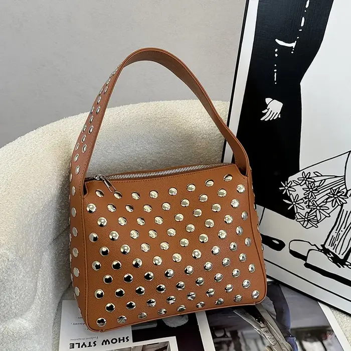 Sac à bandoulière de luxe à rivets