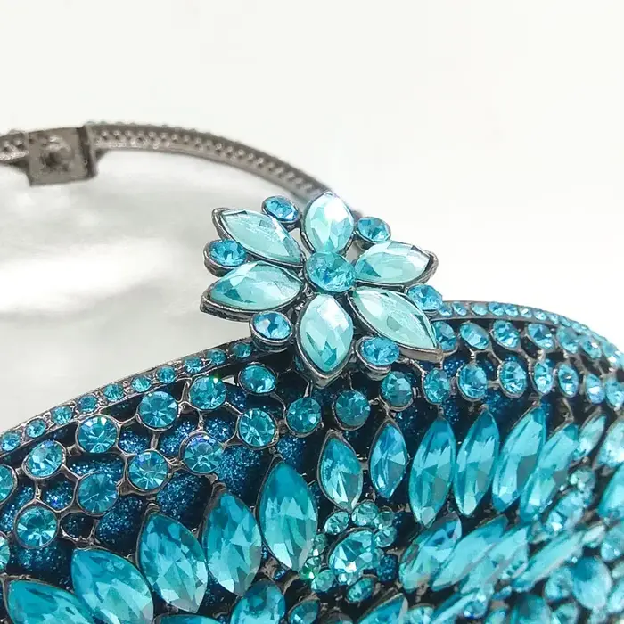 Pochette en cristal saphir bleu clair pour femme