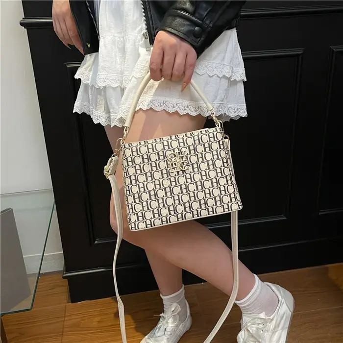 Sac seau tendance pour femme, grande capacité, sac à bandoulière avec poignée supérieure, sac polyva