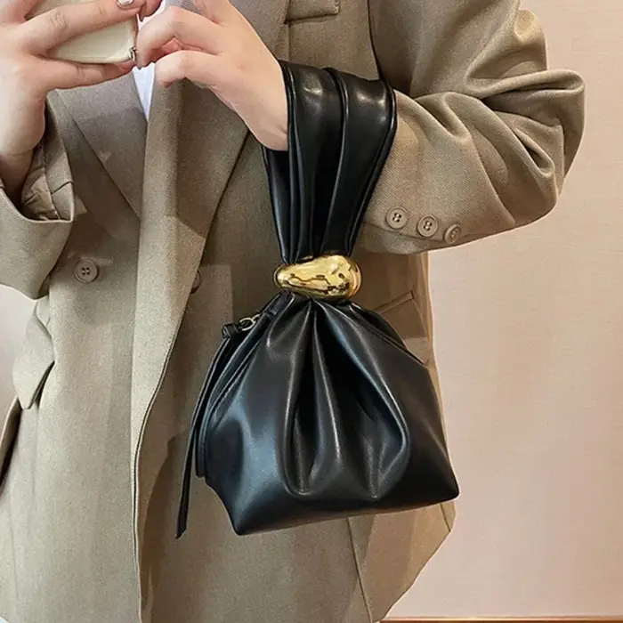 Pochette personnalisée en cuir souple pour femmes