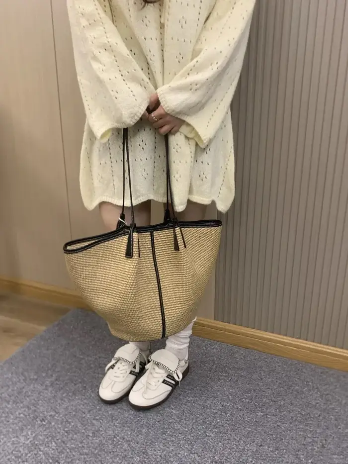 Sac fourre-tout tissé en paille pour femme, nouvelle collection printemps-été, petit design, grande capacité, sac de plage, sac à bandoulière unique pour les vacances