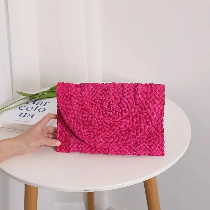 Femmes mode rabat enveloppe sacs été sac de plage portefeuille fait à la main paille tricoté sac à m
