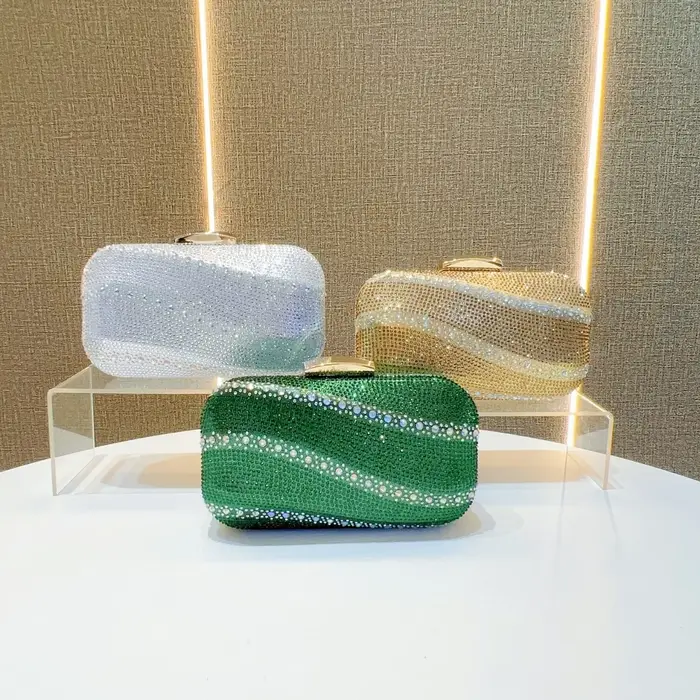 Pochette de soirée vintage vert émeraude ornée de strass