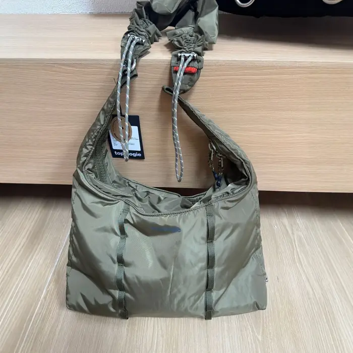 Sac fourre-tout en nylon grande capacité TOPO – Sac bandoulière décontracté et tendance pour les trajets quotidiens